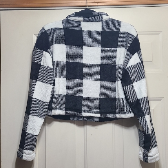 Cropped Fuzzy Shacket - Picture 3 of 4